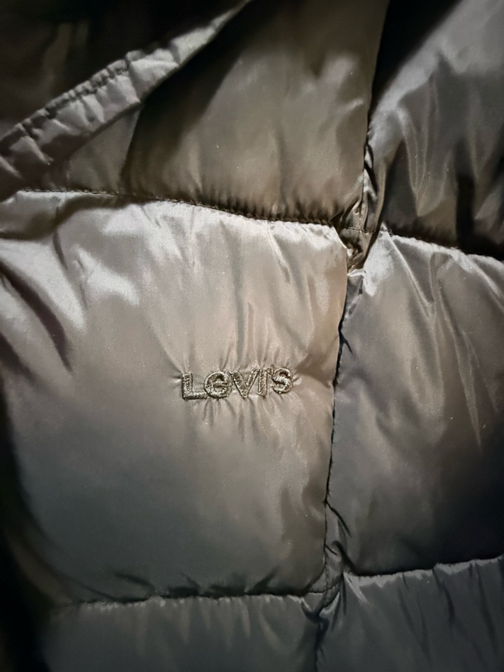 Levi's cinch waist hooded puffer jacket. - Picture 2 of 7